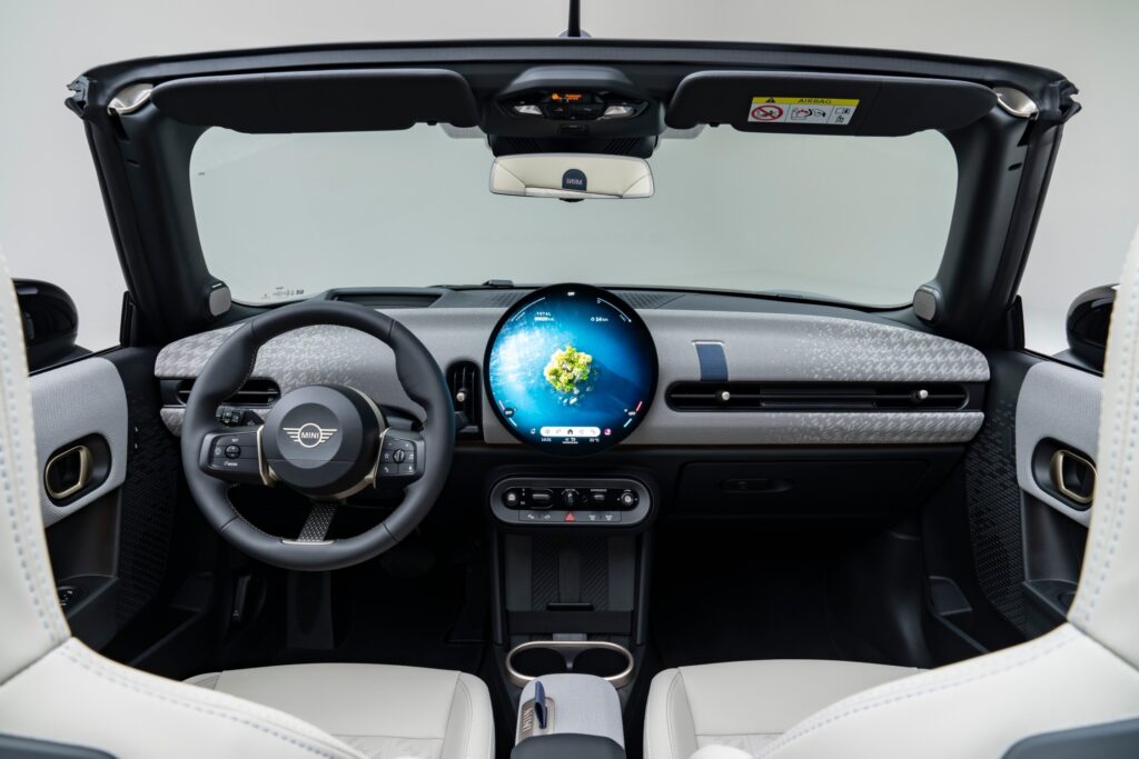 Fitur & Intertior terbaru MINI Cooper