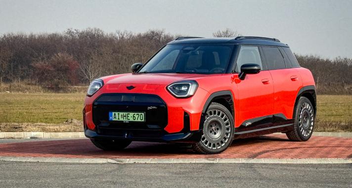 MINI Aceman SE vs MINI Aceman JCW